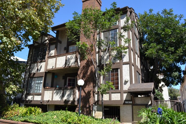 Primary Photo - 1532 Granville Ave