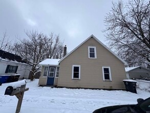 Building Photo - 1613 W 15th St