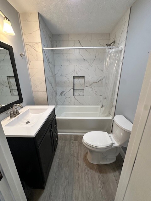 Foto del edificio - 128 Harness Rd