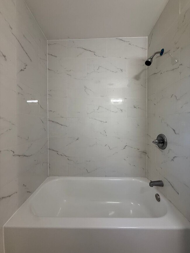 Foto del edificio - Now Leasing — 3 Bedroom Home in a Peaceful Area