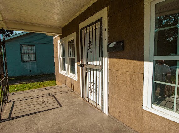 Building Photo - 612 26th St SW