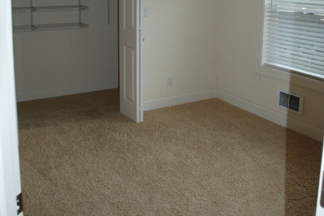 Bed 1 - 605 11th Ave