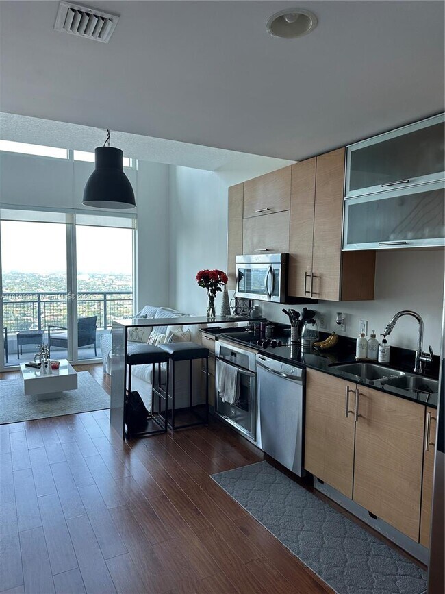 Foto del edificio - 60 SW 13th St