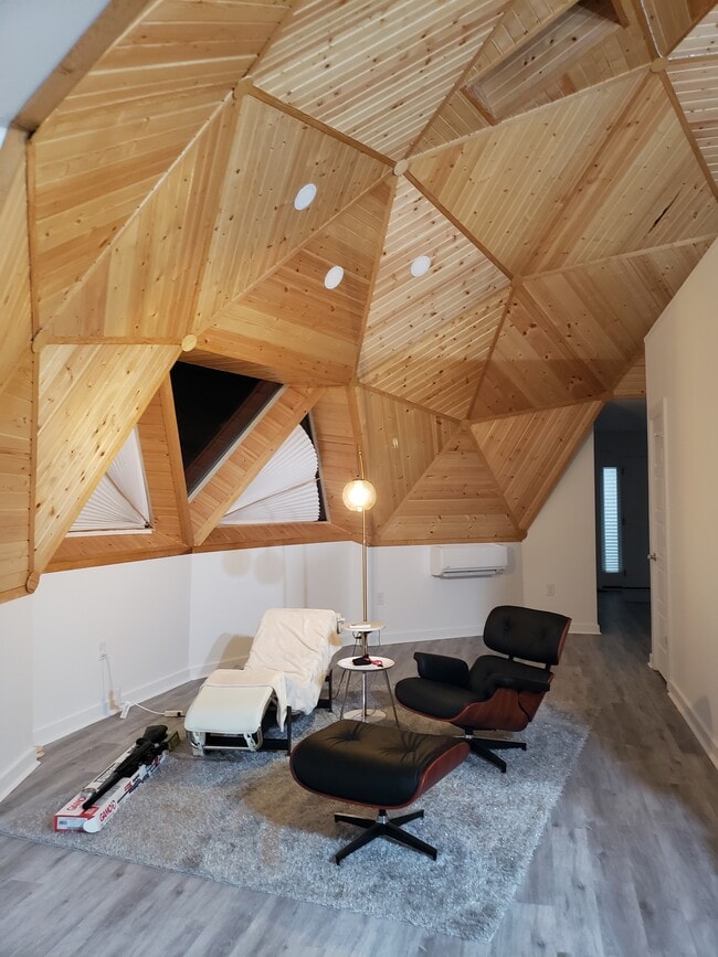Living room - 105 Prince St