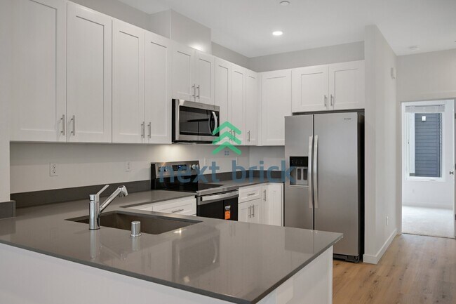 Foto del edificio - "Brand New Spacious 3-Bed, 3-Bath Townhouse Retreat in Lynnwood - 1,574 Sq Ft of Comfort & Style!"
