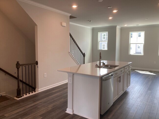 Building Photo - 1066 Shoreside Dr