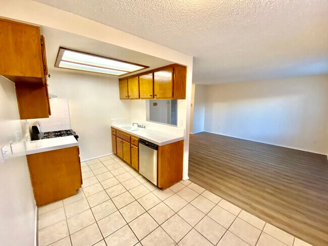 Foto del edificio - 651 W 12th St