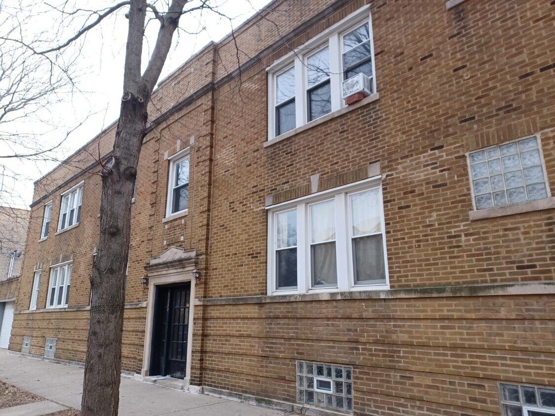Building Photo - 5459 N Spaulding