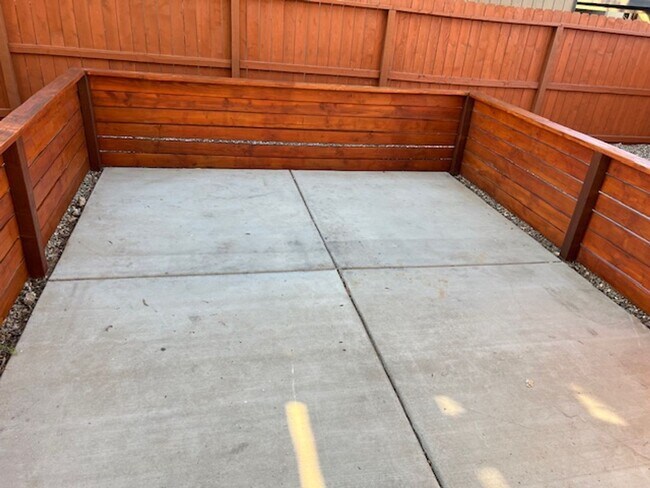 Foto del edificio - Beautifully Renovated 2 Bedroom 1-Bath Apartment – Private Patio • Downstairs Unit • Prime Location