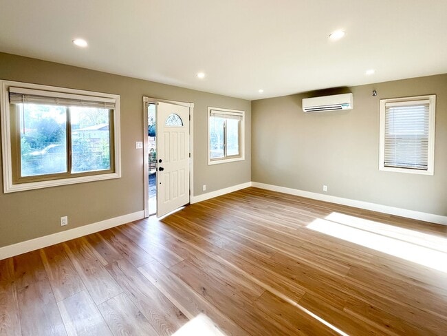 Foto del edificio - 3213 Atwater Ave