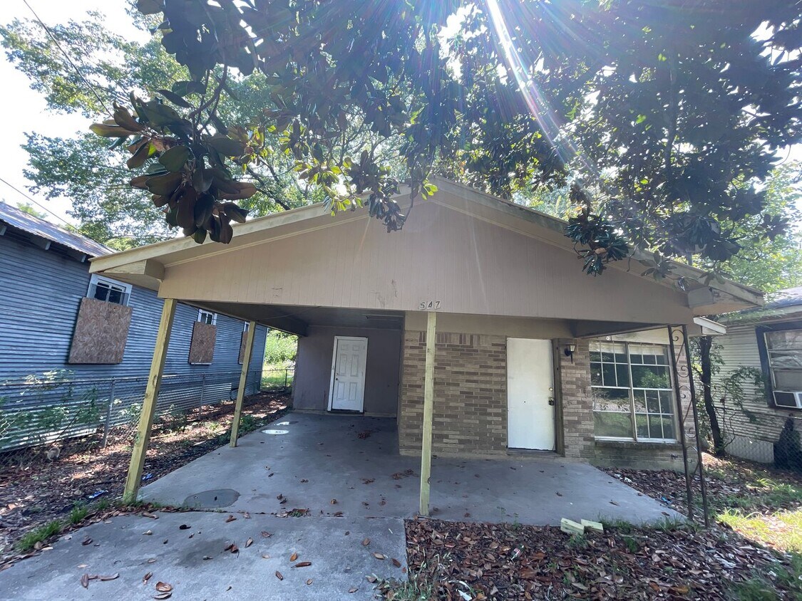 Foto principal - 3 Bedroom Home in Cedar Grove