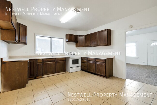 Building Photo - $250 OFF 1ST MONTH'S RENT - Great 3-bed Ho...