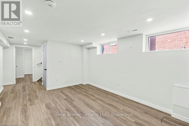 Photo du bâtiment - 326 E 19th St