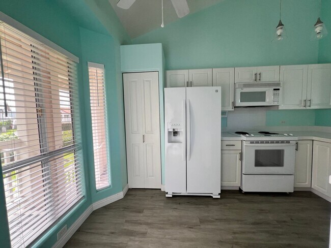 Foto del edificio - Furnished 2 Bedroom 2 bath Alii Lani Condo