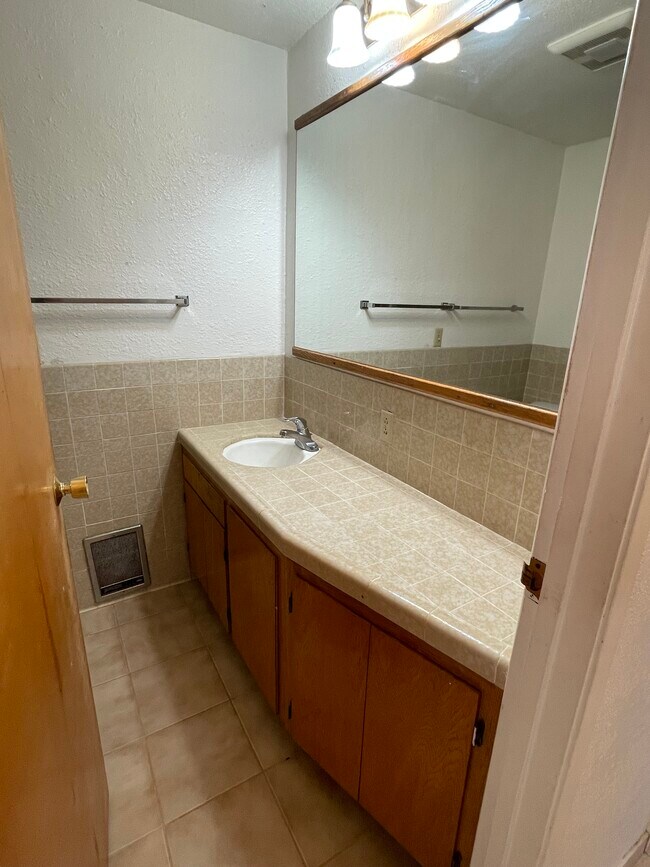 Building Photo - 42984 CA-49