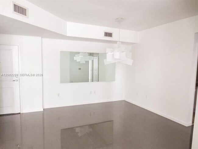 Foto del edificio - 7900 Harbor Island Dr