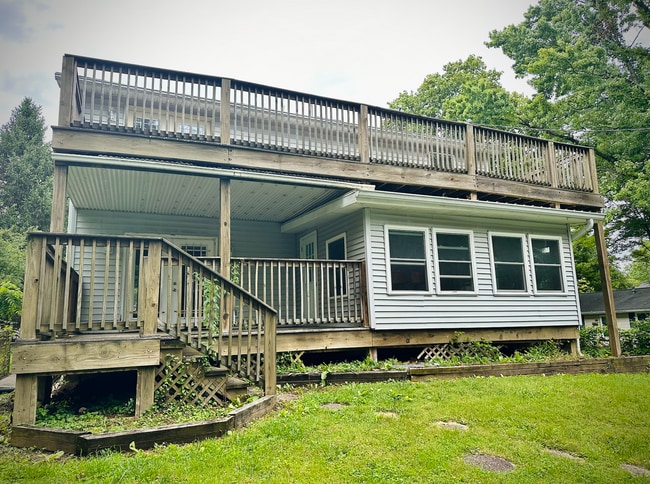 Building Photo - 1119 W 8th St