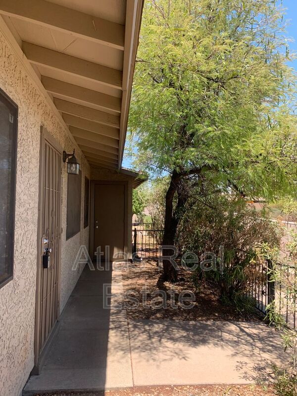 Building Photo - 4021 E Desert Cactus St