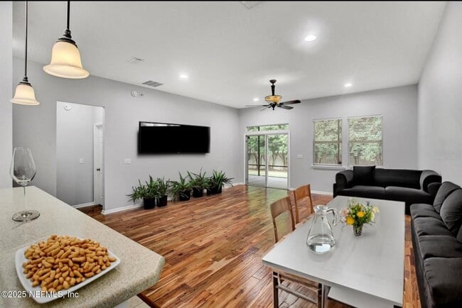 Foto del edificio - 3060 Plantation Ridge Dr