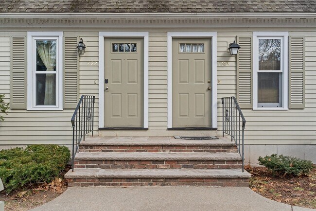 Building Photo - 722 Wellman Ave