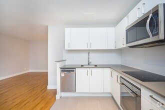 Building Photo - 12 Bater Ave