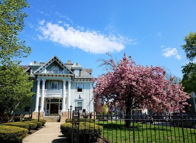 Building Photo - 38 Pleasant St