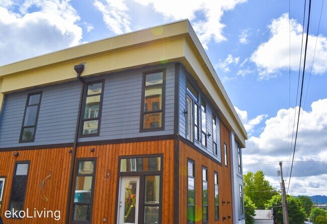 Building Photo - 303 NE 6th Ave