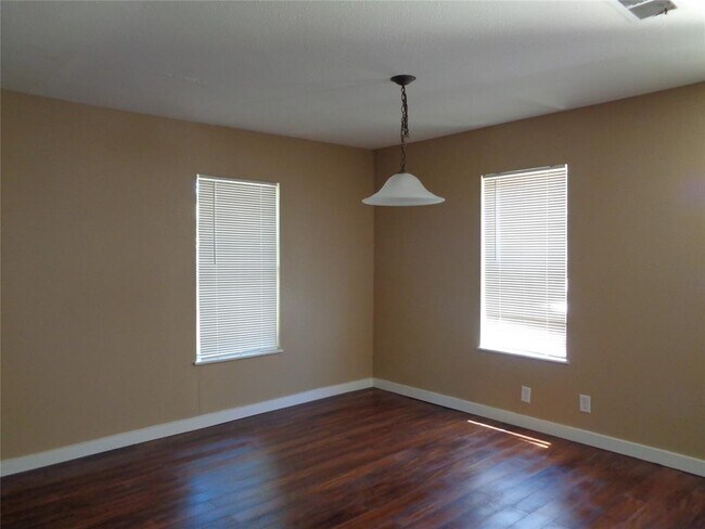 Foto del edificio - 1324 E Kyle Rd