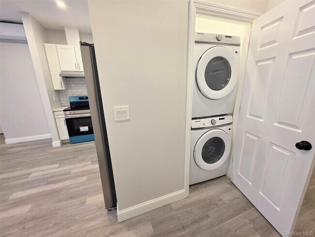 Foto del edificio - 143 Jericho Tpke