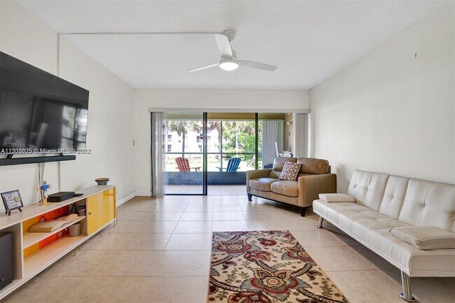 Foto del edificio - 230 Lakeview Dr