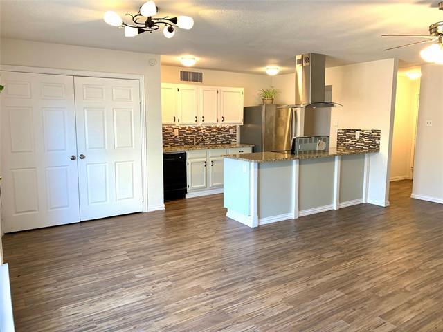 Building Photo - 7445 Sandhurst Ln S