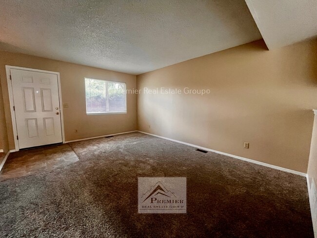 Building Photo - 1751 Shenandoah Dr