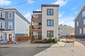Building Photo - 42 Dennis St