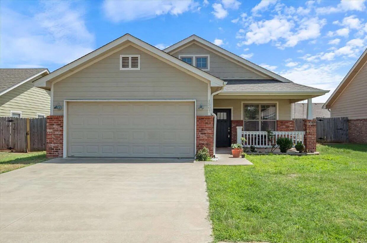 Primary Photo - Charming 3 Bed 2 Bath In Stillwater!!