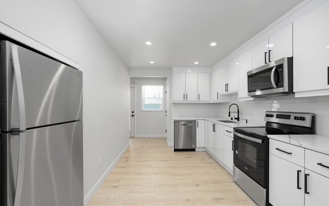 Foto del interior - 3408-3412 Northwest, 3 Beds, 2.5 Bath & 4 Beds, 2.5 Bath Units Available!