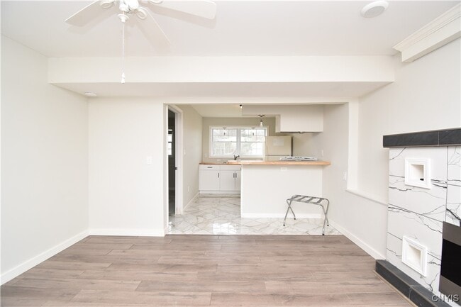 Building Photo - 102 Pine Dr
