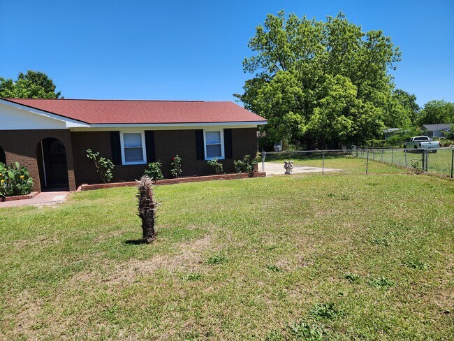 Foto del edificio - 2408 Crabtree Ct