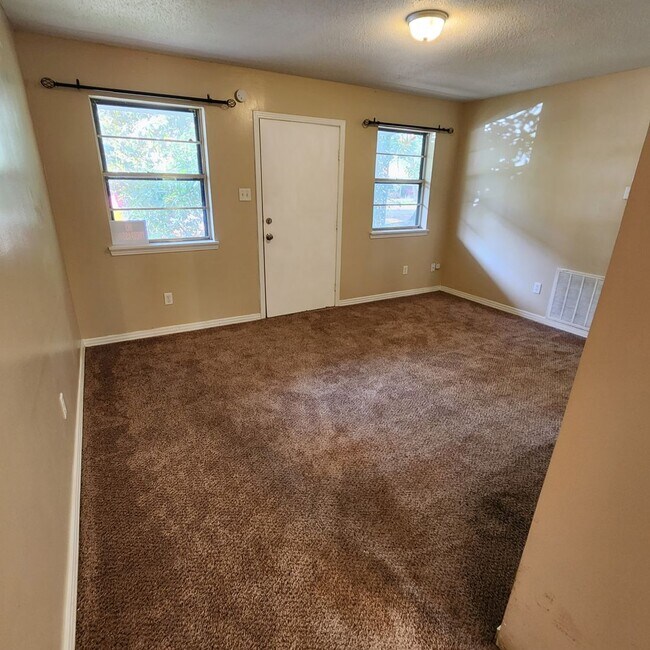 Building Photo - BELOW MARKET RENT!