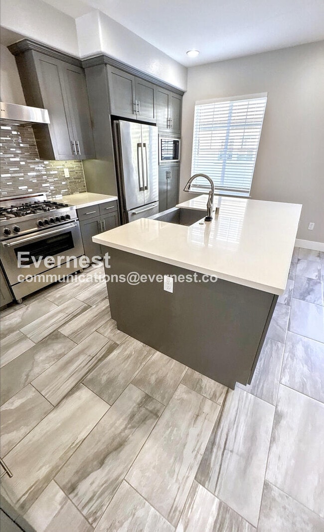 Foto del edificio - 404 Longden Ave