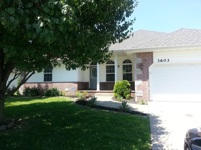 Primary Photo - Ozark Home in McGuffey Park! Beautiful 3 b...