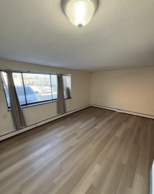 Building Photo - 10 Riverside St