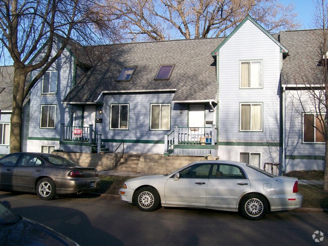 Building Photo - 140 Mackubin St