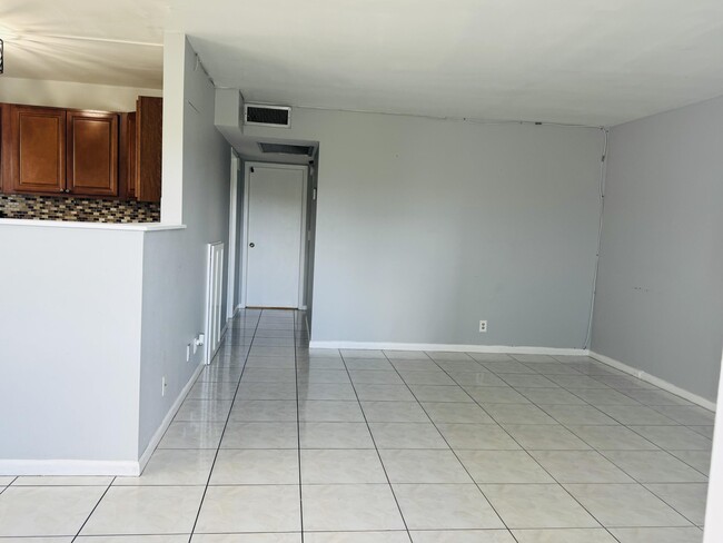 Building Photo - 151 Brighton Dr