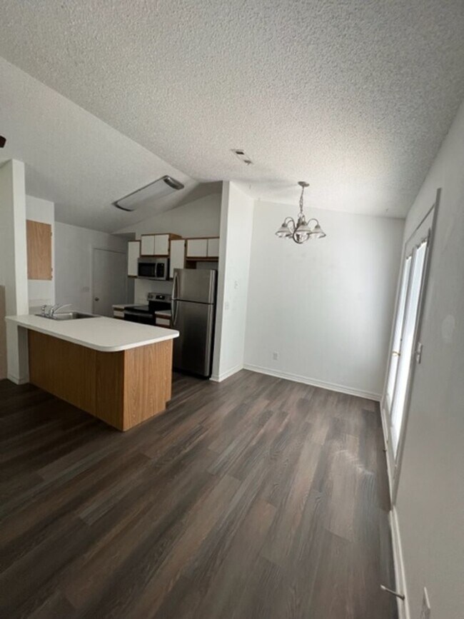 Foto del edificio - *COMING JULY* Easy Living! 2BR/1.5BA with Garage & Lawn Care Included *No Pets*