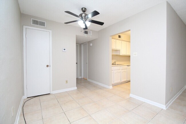 Foto del edificio - Updated 1-Bedroom Condo in Bay Winds – Wat...