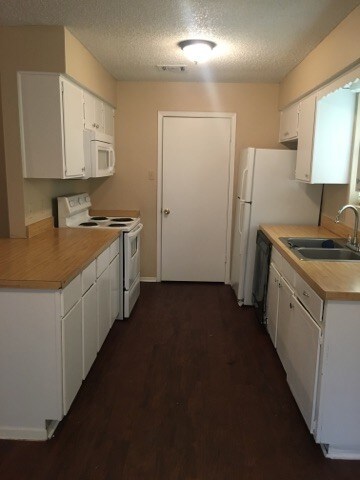 Foto del edificio - 329 Applewood Ln