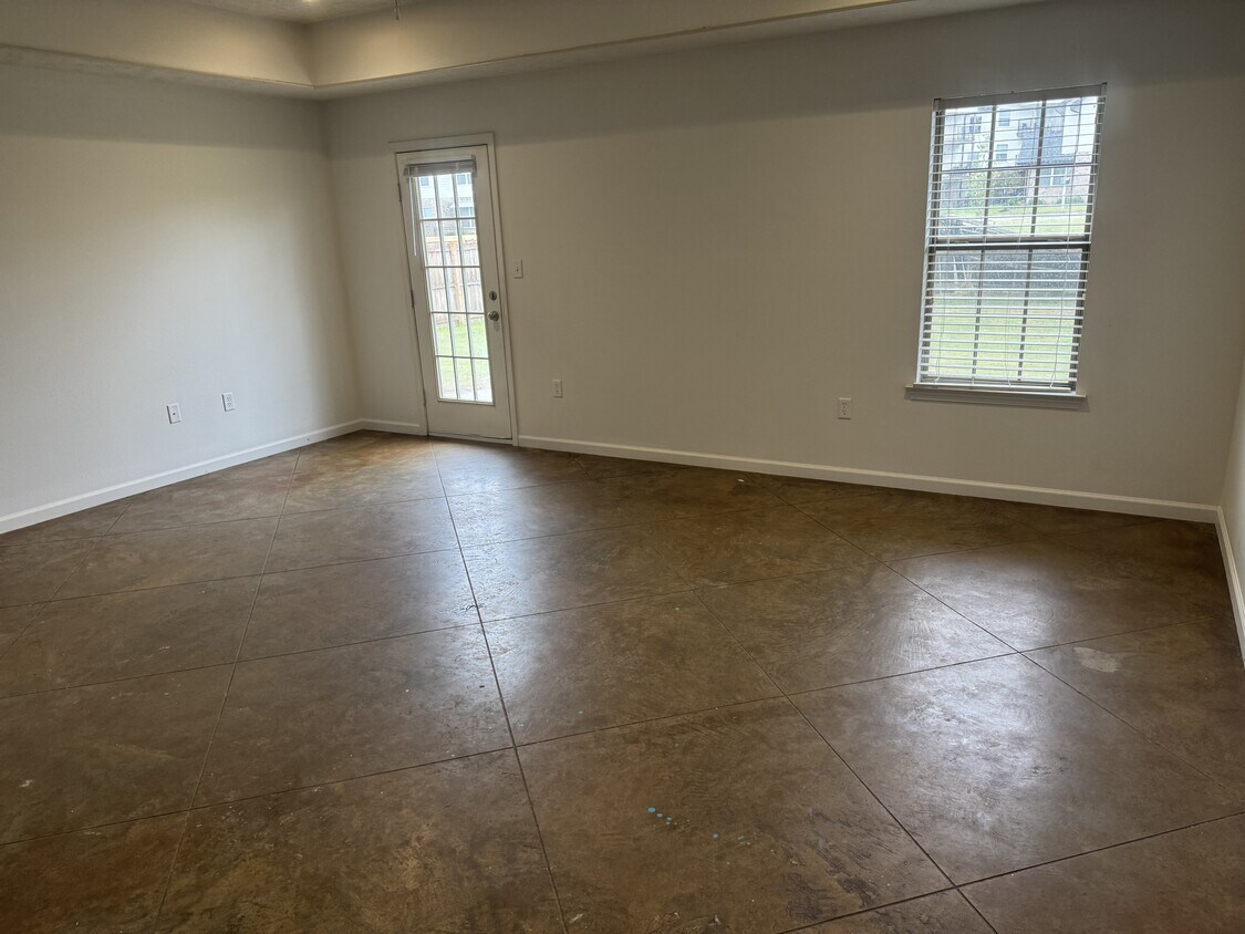 Foto principal - 945 Wineberry Rd