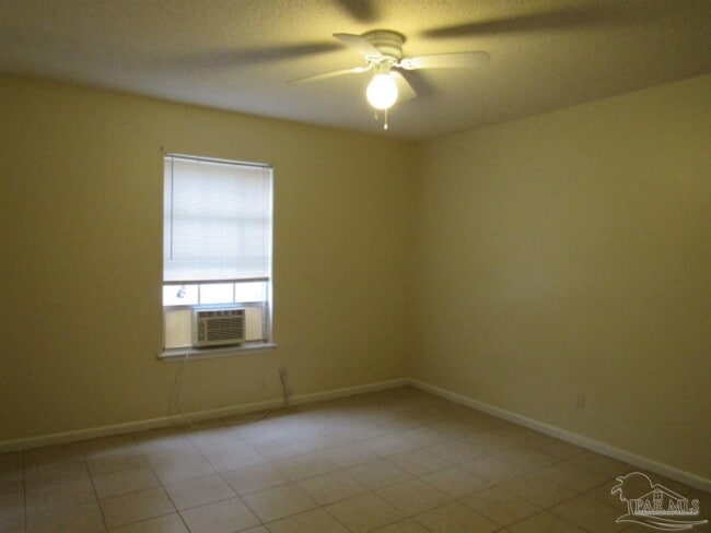 Building Photo - 4965 Catalina Cir