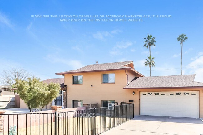 Building Photo - 213 E Carson Cir