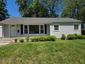 Building Photo - 73 Crestwood Dr